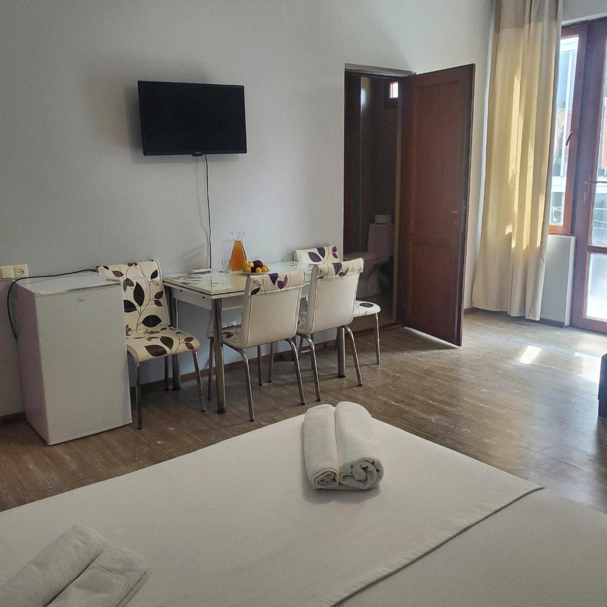 Elite Hotel Koboeleti Buitenkant foto